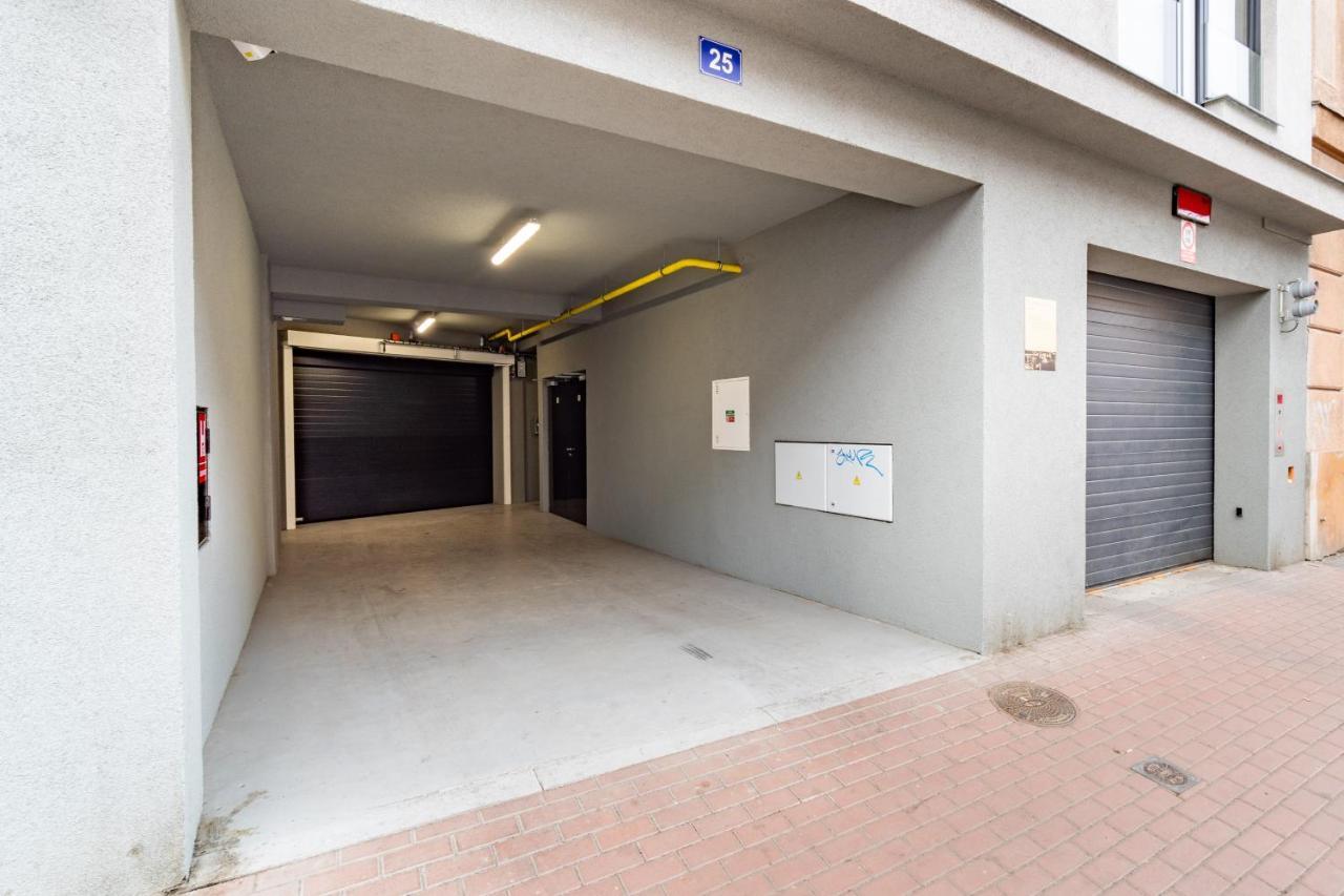 Brand New # 42 In Brand New Building With Free Parking In The Center Apartment